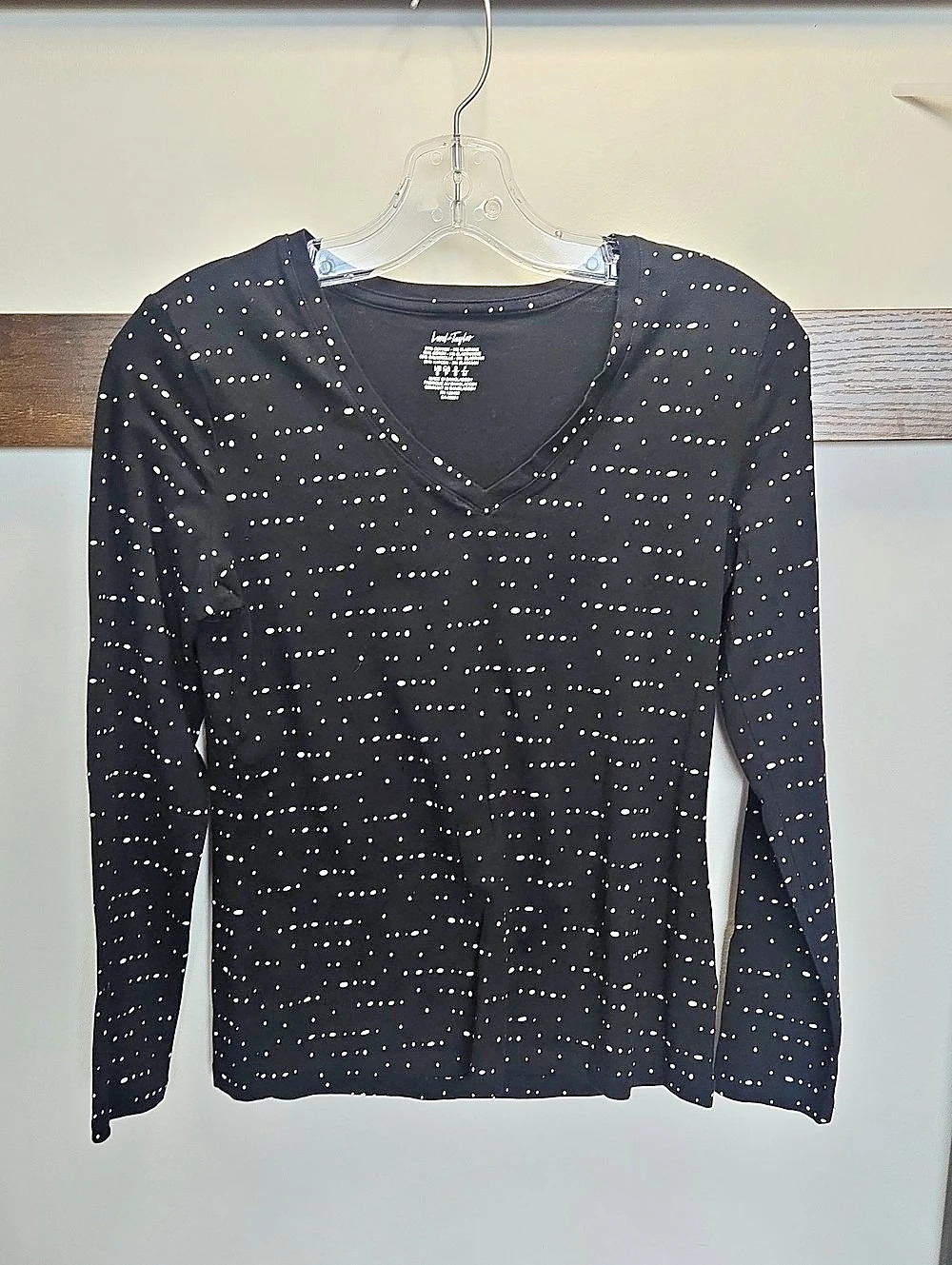 Lord & Taylor Black Cotton V-Neck Size Small Like New